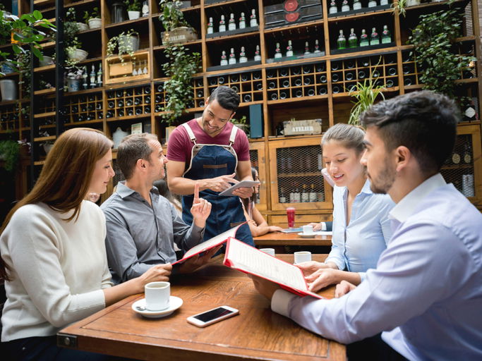 Blog Image: Tips for Making Healthy Food Choices When Eating Out Blog Image: Tips for Making Healthy Food Choices When Eating Out