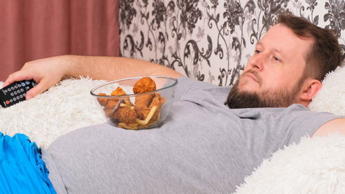 Blog Image: Avoid Snacking When You Are Bored or Distracted Blog Image: Avoid Snacking When You Are Bored or Distracted