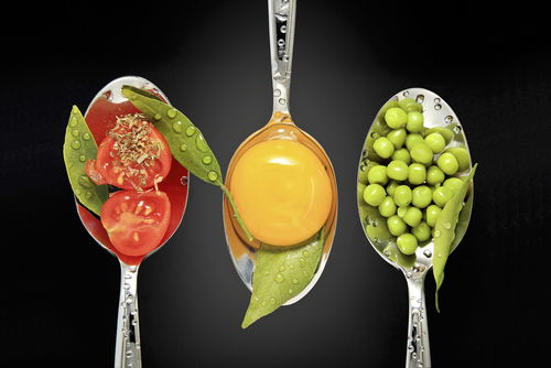 Blog Image: What Colors Do You See on Your Spoon or Fork?