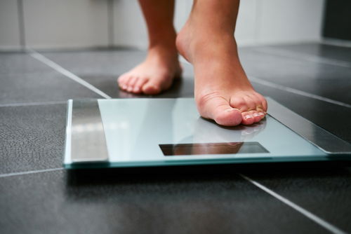 Blog Image: Losing Weight Too Fast Can Cause Fat Loss Flatline 