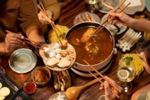 Blog Image: Learn to Eat Healthy When Dining Out Blog Image: Learn to Eat Healthy When Dining Out